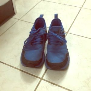 I am selling blue puma